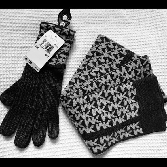 MICHAEL Michael Kors Accessories - Micheal Kors scarf&&gloves MICHAEL Michael Kors Accessories - Micheal Kors scarf&&gloves